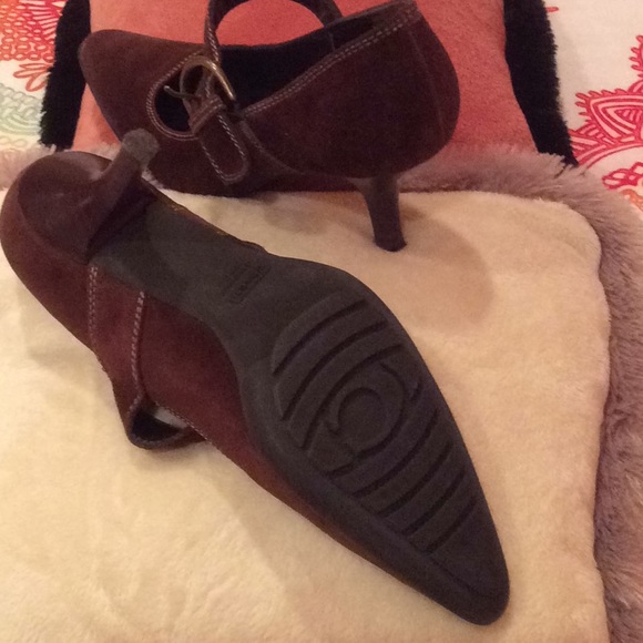 COACH Brown Suede Heels Made in Italy. - Picture 7 of 9